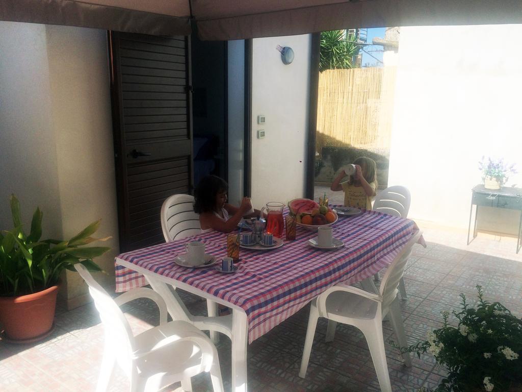 Casa Vacanza Da Rosa Custonaci Exterior foto